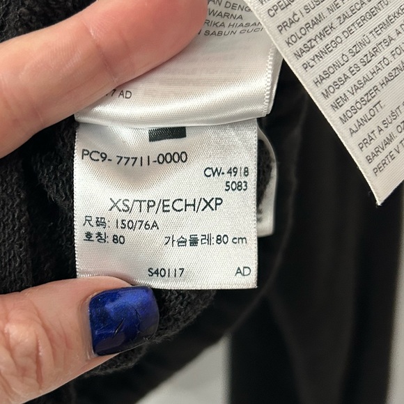 Levi’s XS pull on crew neck crop sweatshirt - Picture 5 of 6